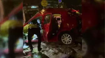 Son dakika haberi! KIRMIZI IŞIKTA GEÇEN OTOMOBİL PİKABA ÇARPTI; 3 ÖLÜ, 1 YARALI -EK