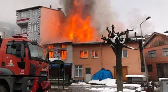 Yenice'deki yangında 3 ev ve 1 iş yeri alevlere teslim oldu