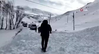 Erzurum'da üçüncü çığ, 10 araç mahsur kaldı