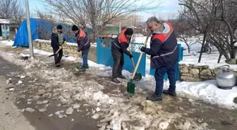 Hisarcık'ta kar küreme ve tuzlama çalışmalarında 50 ton tuz kullanıldı