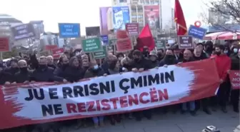 Kosova'da elektrik fiyatlarına yapılan zam protestoları devam ediyor