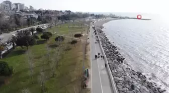 Güneşi gören İstanbullular Caddebostan Sahili'ne akın etti