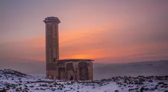 Beyaza bürünen Ani Antik Kenti masalsı güzelliğiyle yerli ve yabancı turistleri ağırlıyor