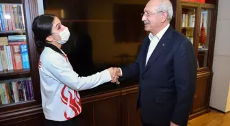 CHP Genel Başkanı Kılıçdaroğlu, milli kick boksçu Barut'u kabul etti
