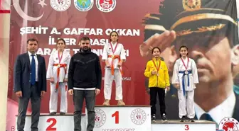 Kartepeli sporcular karate turnuvasından derece ile döndü