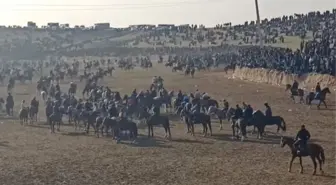 Türkiye'ye girmek isteyen Afganların atlarıyla İran sınırında toplandığı iddiası