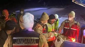 Kara yolunun açılmasını bekleyenlere çorba ikram edildi