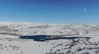 ŞANLIURFA - Beyaza bürünen Takoran Vadisi tur gezintilerinin uğrak noktası oldu