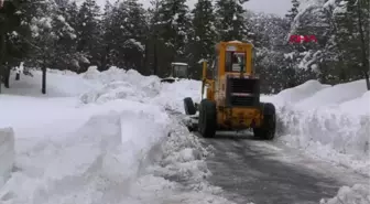 ANTALYA'DA EKİPLER KARDA MAHSUR KALANLARI KURTARDI