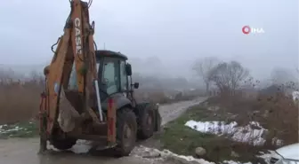 Büyükçekmece'de boş alandaki aramada vidanjör desteği