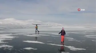 Donan göl çocukların oyun alanı oldu