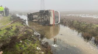 Son dakika haberleri... Hatay'da şarampole devrilen ambulanstaki 3 kişi yaralandı