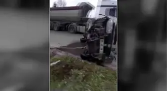 Karşı şeride geçip devrilen otomobilin sürücüsü ağır yaralandı