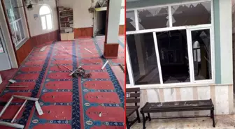 Namaza yarım saat kala camiye yıldırım düştü! Kapı ve pencere camları kırıldı