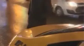 Son dakika haberleri! ÜMRANİYE'DE HASTANE ÖNÜNDE KENDİSİNDEN PARA İSTEYEN KİŞİYLE TAKSİCİNİN TARTIŞMASI KAMERADA