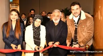 Ünlüler Açılışta Buluştu