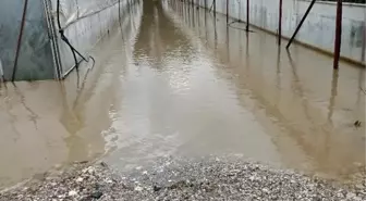 Antalya gece karanlığına büründü, denizde dev dalgalar oluştu (2)