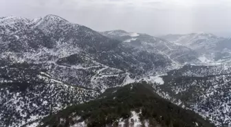 Beyaza bürünen Amanos Dağları havadan görüntülendi