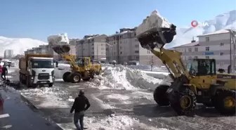 Bitlis'te 2 bin 500 kamyon kar taşındı