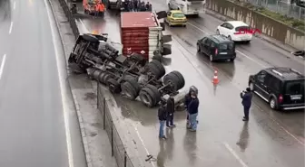 DEVRİLEN TIR'IN ÖNÜNDE SELFİE YAPTI