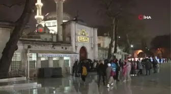 Eyüp Sultan'da Regaip Kandil'i coşkusu