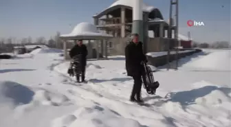 Malazgirt'te engellilere tekerlekli sandalye desteği