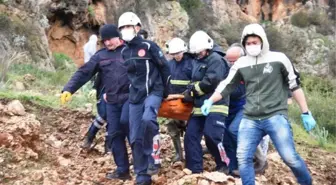 25 metre yüksekliğindeki falezlerden düşen otomobilin sürücüsü yaşam mücadelesi veriyor