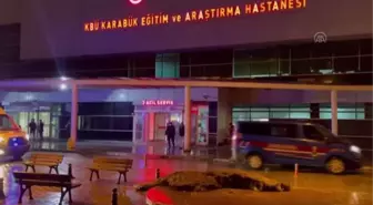 Dereye devrilen otomobildeki 5 kişi yaralandı