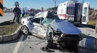 Hastane dönüşü tır ile çarpışan otomobilde bulunan yaşlı çift hayatını kaybetti, torunları yaralandı