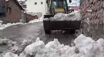 Son dakika haberleri! Sokaklardaki karları toplayıp baraj gölüne taşıdılar