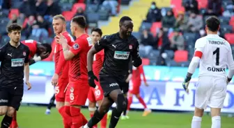 Sivasspor'da Mustapha Yatabare kırmızı kart gördü!