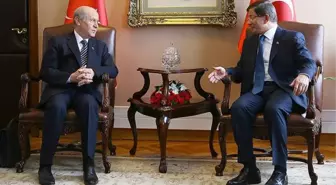 Bahçeli'nin sözlerine videoyla yanıt vereceğini açıklayan Davutoğlu sözünde durdu: Çok telaşlandığınız anlaşılıyor