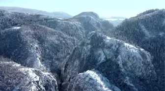 KASTAMONU - Ilıca Şelalesi ve Horma Kanyonu ziyaretçilerini beyaz örtüyle karşılıyor