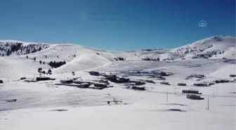 Karayolları ekipleri Kızıldağ ve Sakaltutan geçitlerinde zorlu mesaide