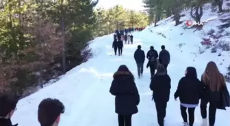 Başkan Çakın, gençlere müjdeyi doğa yürüyüşünde verdi