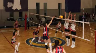 MSK kadın voleybol ve hentbol takımları, aldıkları galibiyetlerle yüzleri güldürdü