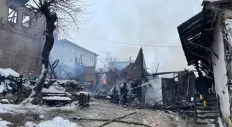 Ev yangınında bir kişi öldü, iki kişi yaralandı (2)