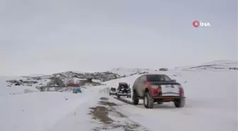 Erzurum'da Off-Road tutkunları depremzede çocukları sevindirdiler