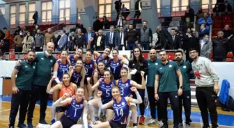 Türkiye Kadınlar Voleybol 1. Ligi: Çukurova Belediyesi: 3 Vakıfbank: 0