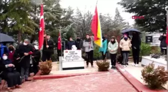 TÜRKİYE'NİN İLK KADIN ŞEHİT PİLOTU AYFER GÖK, MEZARI BAŞINDA ANILDI