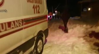 Ekipler kardan yolu kapanan köydeki tansiyon hastası için seferber oldu