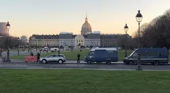 Fransa'da spor müsabakalarında başörtüsü yasağı protestosunu engelleyen Paris Emniyet Müdürüne ceza