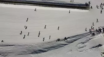 Denizli Kayak Merkezi'nde hafta sonu yoğunluğu yaşanıyor