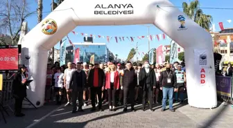 22. Alanya Atatürk Halk Koşusu ve Yarı Maratonu koşuldu