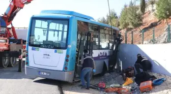 Son dakika haberi! HALK OTOBÜSÜ İLE AFAD ARACI ÇARPIŞTI: 1 ÖLÜ, 3 YARALI