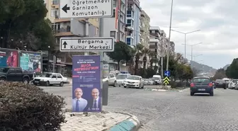 Bergama'da metro afişlerinin toplatıldığı iddiasına açıklama: 'Afişler kondukları yerde duruyor'