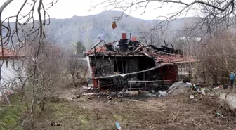 Çıkan yangında misafir öldü, ev sahibi yaralandı