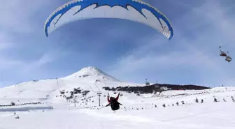 Sivas'ın 'Yıldız'ı yamaç paraşütçülerini ağırladı