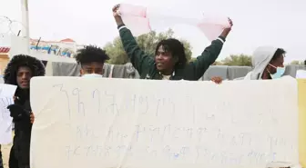 Avrupa'ya gönderilmeyi isteyen düzensiz göçmenler gösteri yaptı