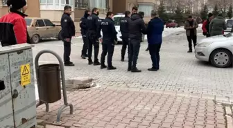 EVİNİ BASTIĞI ESKİ ORTAĞININ AİLESİNE BIÇAKLA SALDIRDI, 5 YARALI